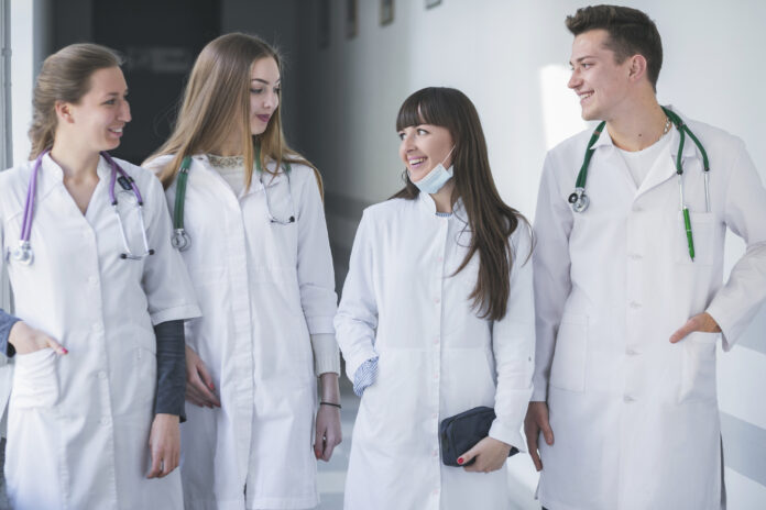 wzrost liczny uczelni medycznych